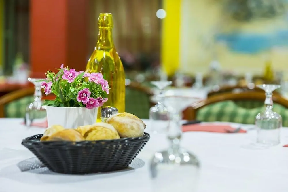 Ulvf Le Domaine De L'Olivaie Hotel Gilette